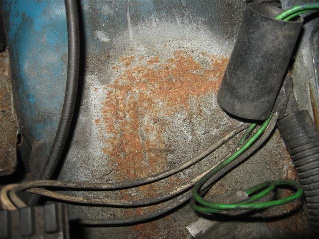 17: Standaart kwaaltje, roest achter de koplamp, hier is al wat aan gedaan.